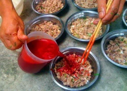 Tiết canh &#8211; Món ăn Việt Nam &#8220;kinh dị&#8221; nhất thế giới