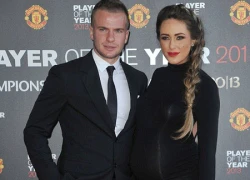 Tom Cleverley và 'máy bay' đón em bé đầu lòng