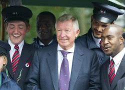 Từ nhiệm, Sir Alex bất ngờ... phũ phàng với Man United