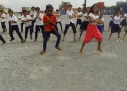 160 trẻ em nghèo ở Campuchia nhảy &#8220;Gangnam Style&#8221;