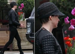 Anne Hathaway xấu xí vì mũ