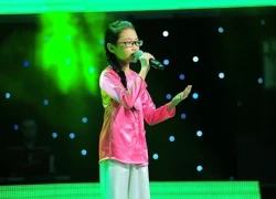 Bé bán chè của The Voice Kids gây sốt khi hát cùng cô cậu