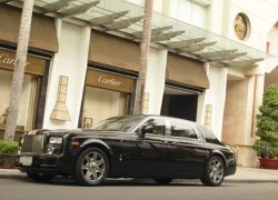 Bộ đôi Rolls-Royce Phantom trên phố Sài Gòn