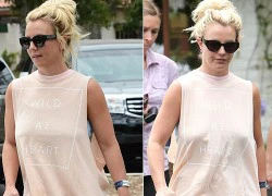 Britney Spears thả rông lộ ngực xệ