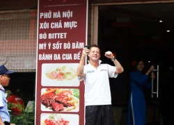 CĐV Hải Phòng khiến HLV Dylan Kerr ngạc nhiên