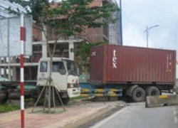 Container "đại náo", người đi đường tháo chạy