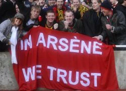 Fan Arsenal lũ lượt theo đội sang Việt Nam