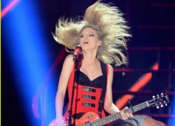 Fan bị bắt vì cầm biển &#8220;Taylor Swift là quỷ&#8221; đến concert