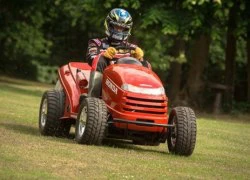 Honda Mean Mower - máy cắt cỏ phong cách xe đua