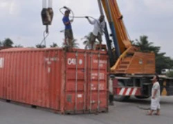 Hút chết vì thùng container rớt xuống đường