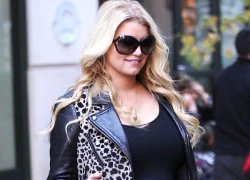 Jessica Simpson tự tin xuất hiện với thân hình to béo sau sinh