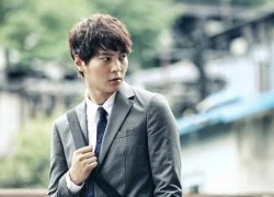 Joo Won ngơ ngác trên sân ga