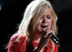 Kelly Clarkson bị ép buộc phải hủy show