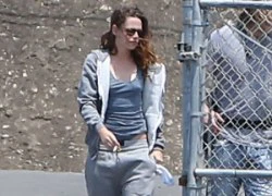 Kristen Stewart thả rông vòng 1 'khiêm tốn'