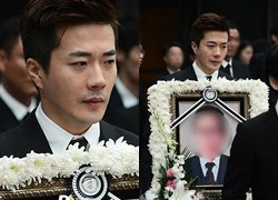 Kwon Sang Woo không kìm được nước mắt trong lễ tang bố vợ