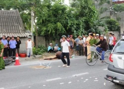 Lao vào đuôi xe container, 1 phụ nữ tử vong