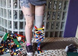 Lắp chân giả bằng... Lego