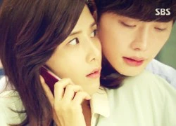 Lee Jong Suk ôm người đẹp từ sau lưng