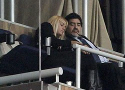 Maradona bị &#8220;bồ&#8221; trẻ tra tấn trên giường