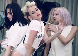 Miley Cyrus tung phiên bản "cực ngổ ngáo" của MV "We Can't Stop"