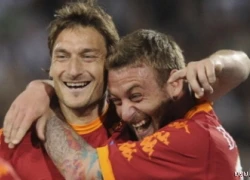 Mừng sinh nhật, Totti không quên nhắc khéo De Rossi