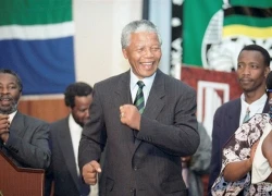 Nelson Mandela sinh nhật lần 95 trong bệnh viện