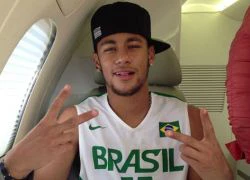 Neymar xì tin khoe mặt sưng húp