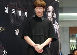 No Min Woo mặc váy gây chú ý giữa dàn sao Kbiz