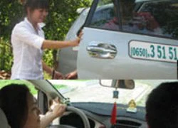 Nữ tài xế taxi và... yêu râu xanh