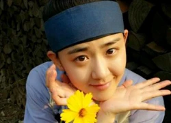 "Nữ thần lửa" Moon Geun Young khoe sắc bên hoa