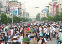 Sĩ tử, phụ huynh rã rời đội nắng về quê