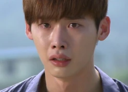 Soo Ha (Lee Jong Suk) hoảng loạn khi thấy máu người yêu