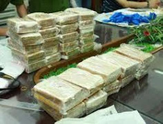 Thu giữ 265 bánh heroin trên xe ô tô 7 chỗ