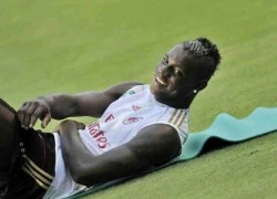 Balotelli chơi trội với style "tóc bết" kinh dị