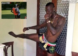 Balotelli tung đòn &#8220;lên gối&#8221; sau lưng đồng đội