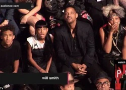 Biểu cảm khó tả của cả nhà Will Smith khi xem Miley biểu diễn