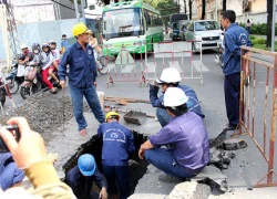 "Bòn rút" người lao động để chi lương "khủng" cho sếp