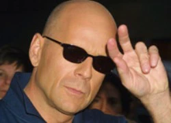 Bruce Willis bị "đá" vì hét catse cao