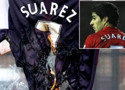 CĐV Liverpool giận dữ đốt áo đấu của Luis Suarez