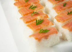 [Chế biến] - Sushi cá hồi