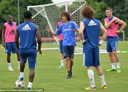 Fan giống David Luiz như lột đột nhập buổi tập của Chelsea