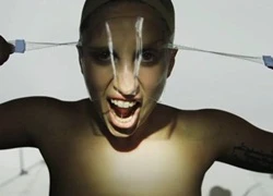 Lady Gaga "phát điên" trong clip "nhá hàng"