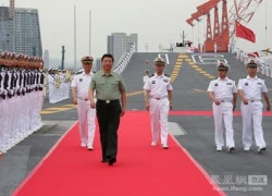 Lãnh đạo Trung Quốc lên tàu sân bay Liêu Ninh