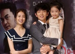 Lee Jun Ki lóng ngóng bế "con gái" đi ra mắt phim