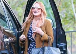 Lindsay Lohan cười tươi rói trong ngày rời trại