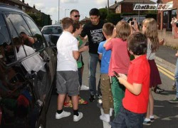 Luis Suarez đi shopping, bỏ du đấu cùng Liverpool