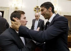 Messi và Buffon tay bắt mặt mừng