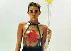 Miley Cyrus tung hình sexy táo bạo trong album mới