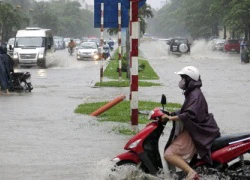 Mưa kinh hoàng, Hà Nội "chìm nghỉm"