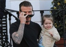 Muôn kiểu &#8216;bố bồng con&#8217; của Beckham và Harper